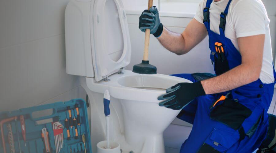 Expert burst pipe repair services in Clarendon Hills, IL